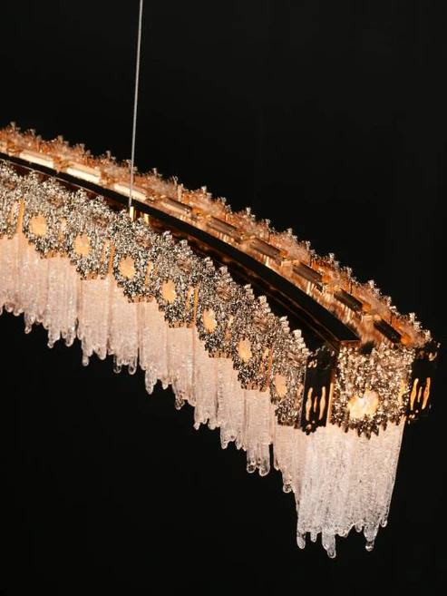 Gilded Stream – 120W Linear LED Chandelier with Artisanal Glass