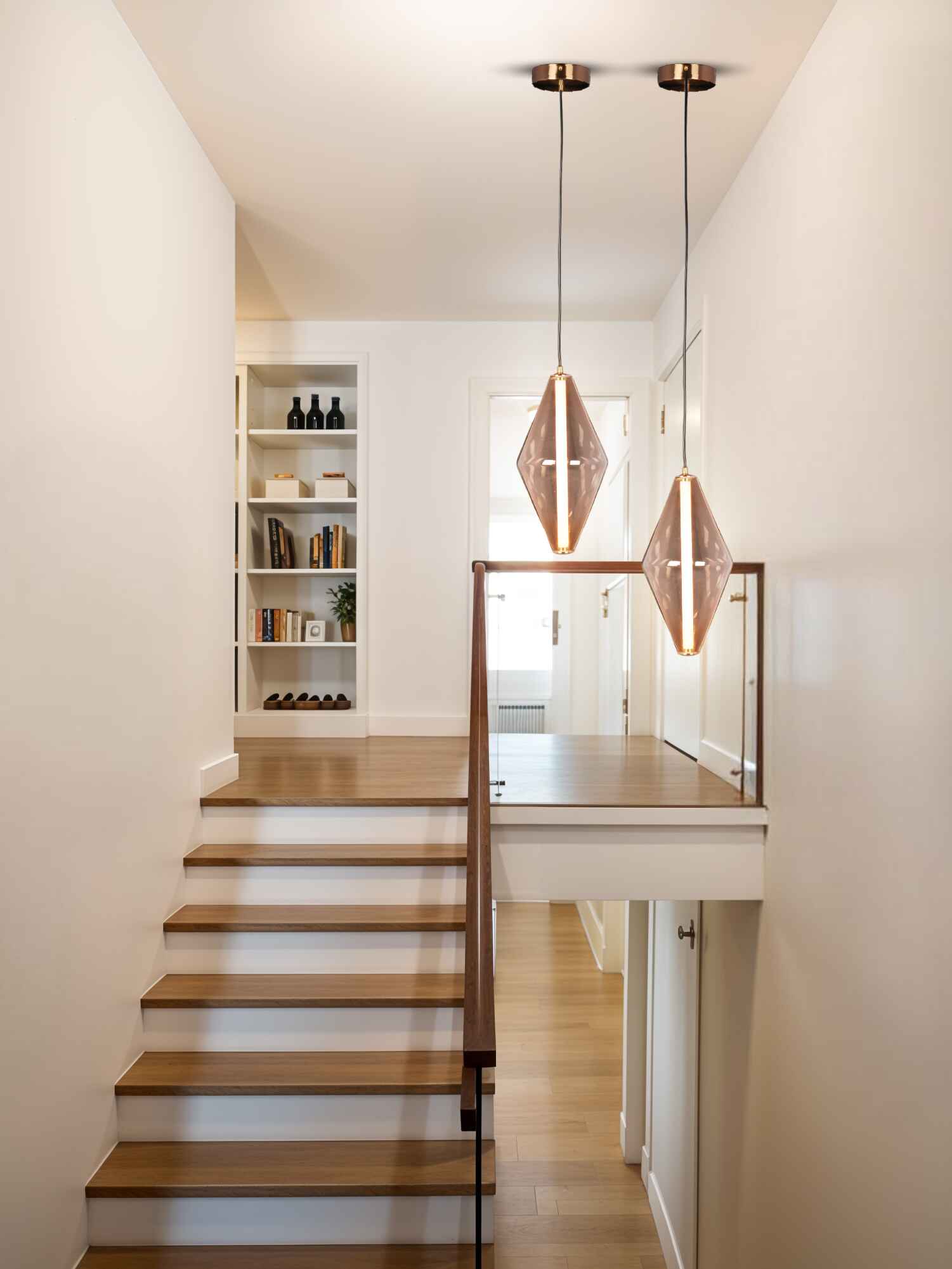 Aurelia Pendant – Amber Glass & Gold Accent (5W LED)