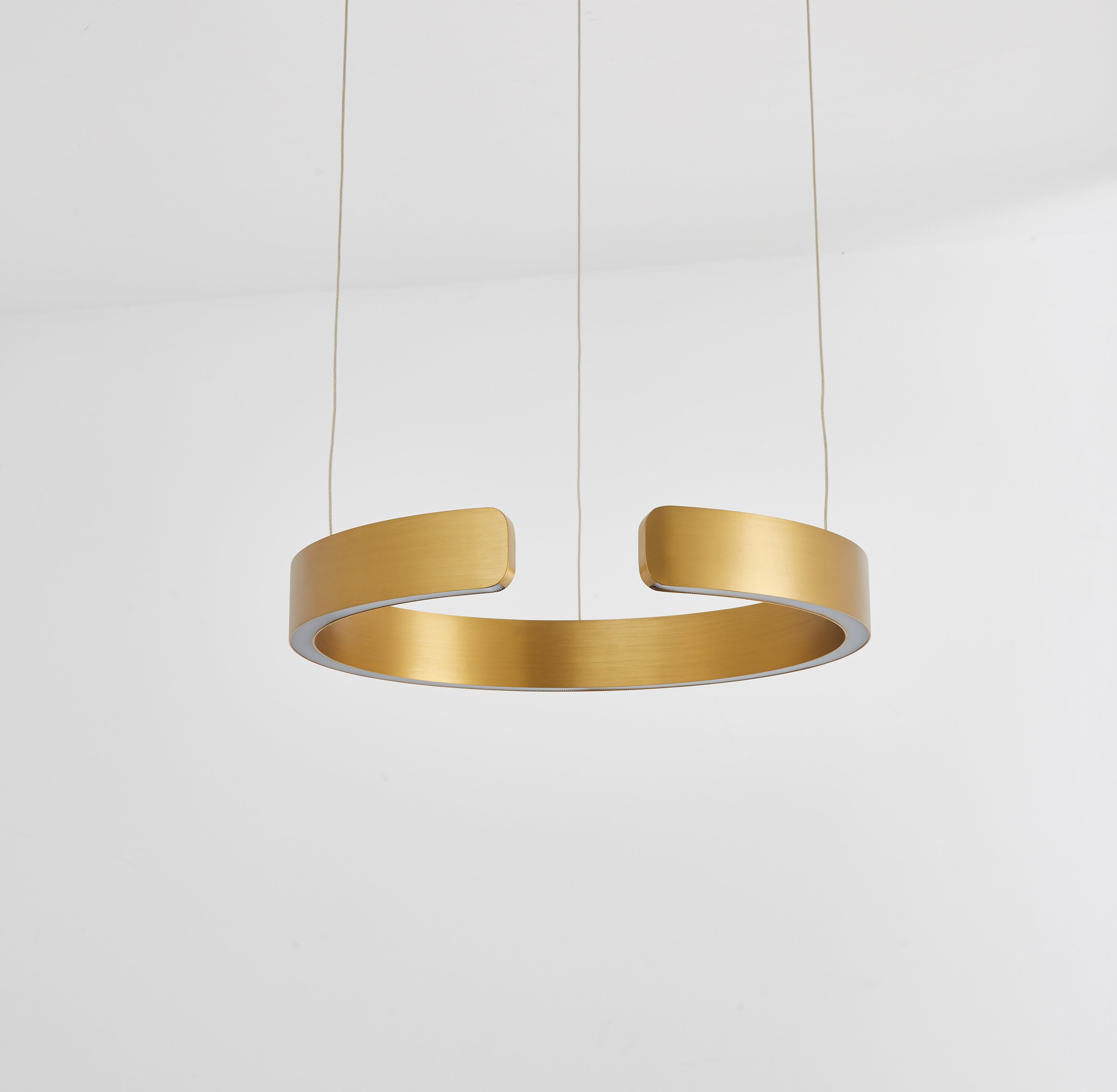 Champagne Gold Pendant Light – Circular Silica Suspension