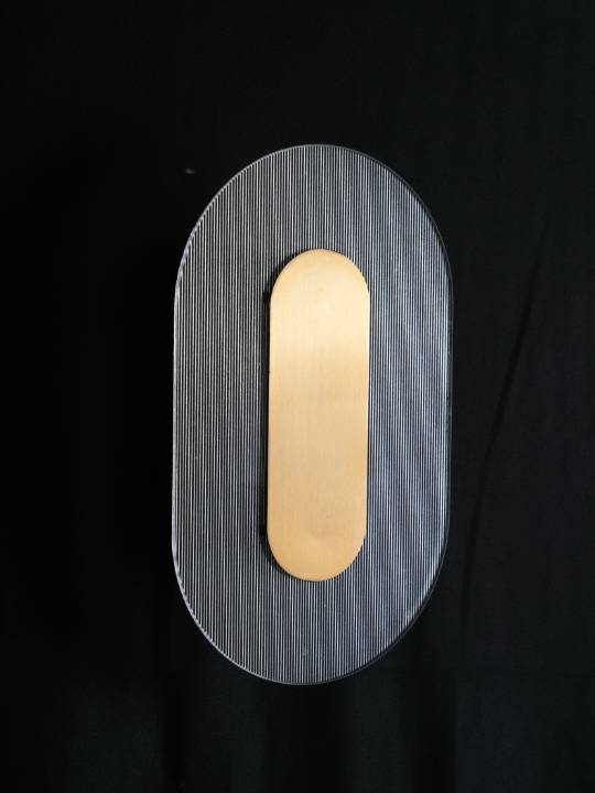 Satin Gold Wall Light with Clear Glass Diffuser – LED 9W